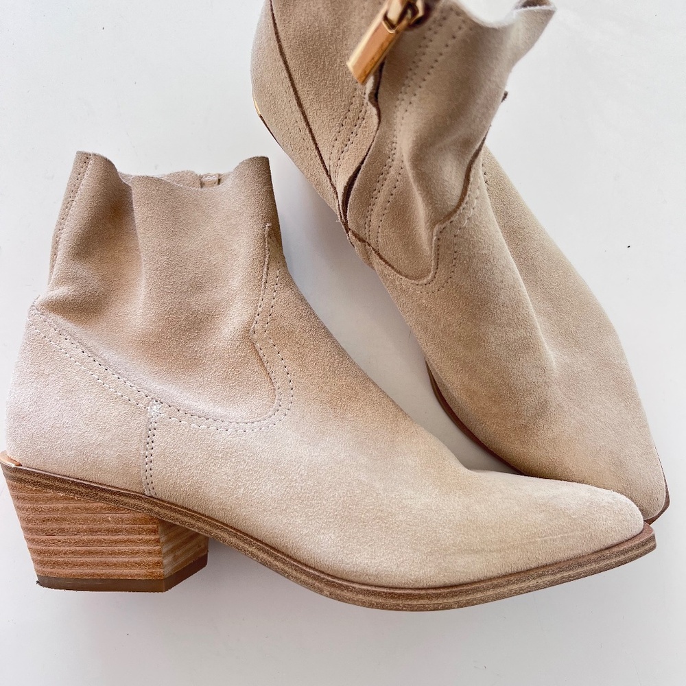 STEVE MADDEN tan suede boots